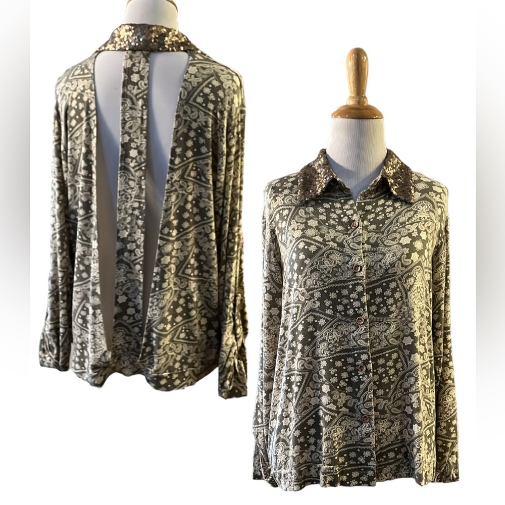 BKE BUTTON DOWN CUT OUT BACK SEQUINED COLLAR SHIRT GREEN AND CREAM SIZE L